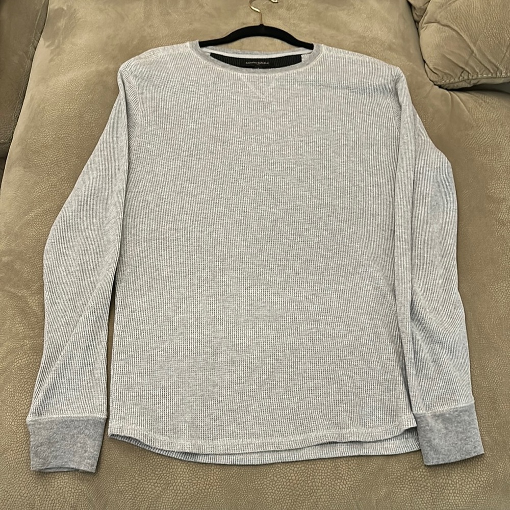 Banana Republic Men’s Sweater Size Large color Grey.